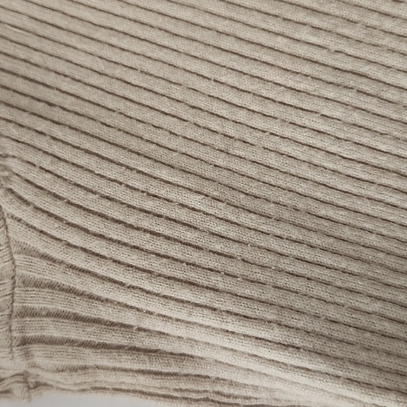 Express Puffed Short Sleeve Ribbed Button Down Beige Sweater Size Medium - Picture 8 of 9